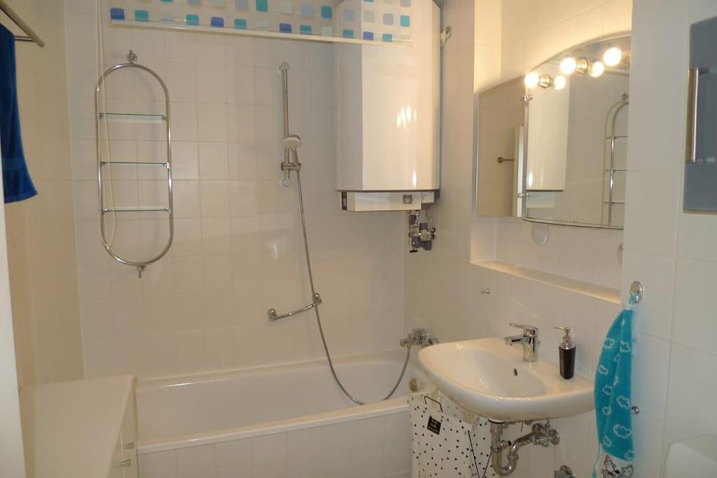 רוסטוק Aquamarin - Charmantes Appartement Mit Balkon מראה חיצוני תמונה